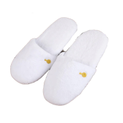 Dép Thêu Logo Có Nhiều Chất Liệu